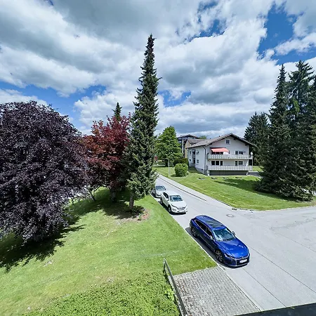 Lovely Three Bedroom Unit Apartment *
