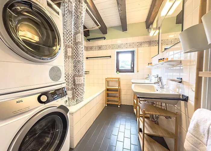 Lovely Three Bedroom Unit Appartamento